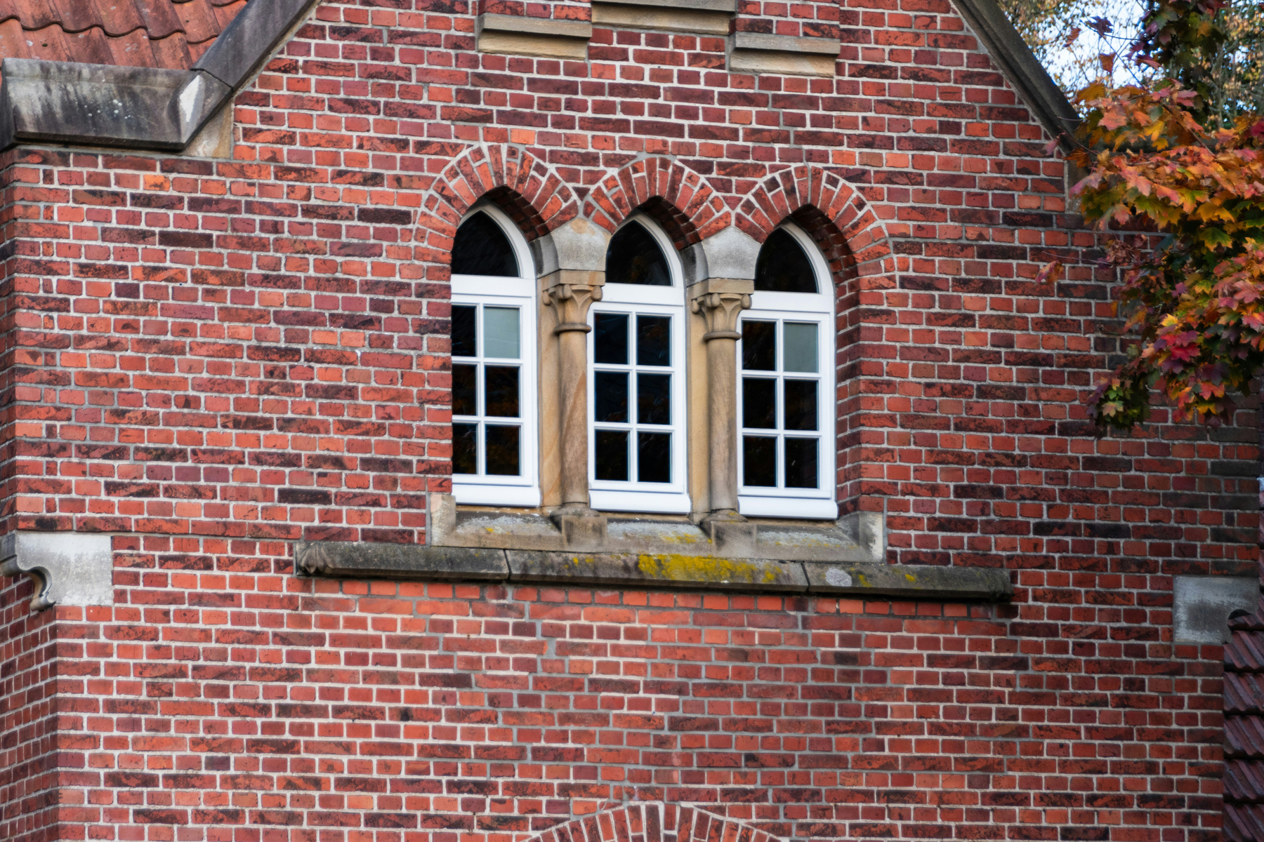 Fensterrahmen beim Reinigen mit Backpulver